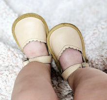 Load image into Gallery viewer, Cream Madison Sandals