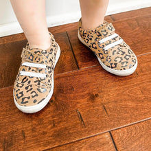 Load image into Gallery viewer, Leopard Sneaks