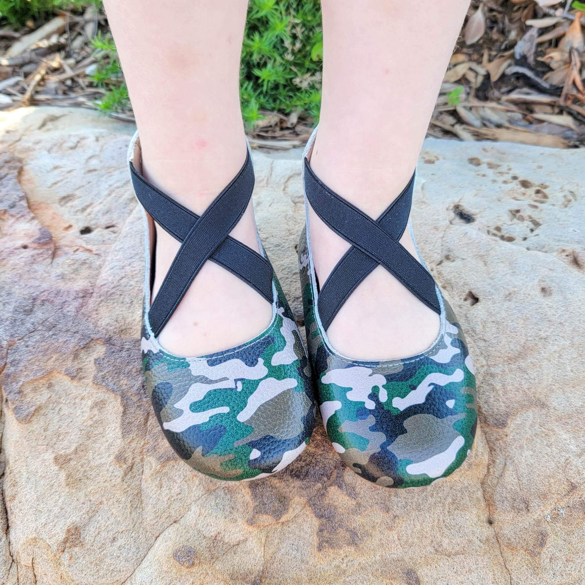 Camouflage store ballet flats