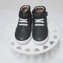 Load image into Gallery viewer, Black High Top Sneaks