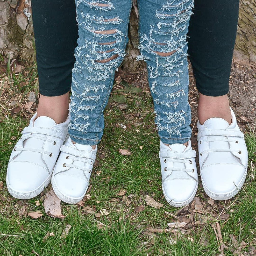 White Sneaks